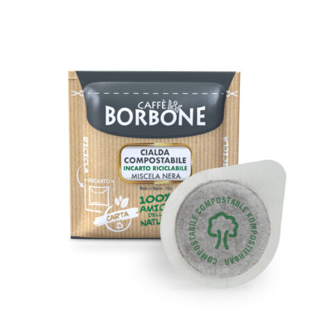 Cialda caffè Borbone ESE 44mm in filtrocarta miscela nera aperta accanto a tazzina di espresso con crema densa